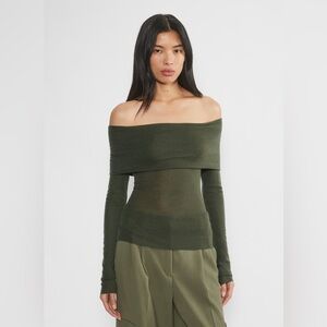 Off-Shoulder Olive Green Sweater Arizia